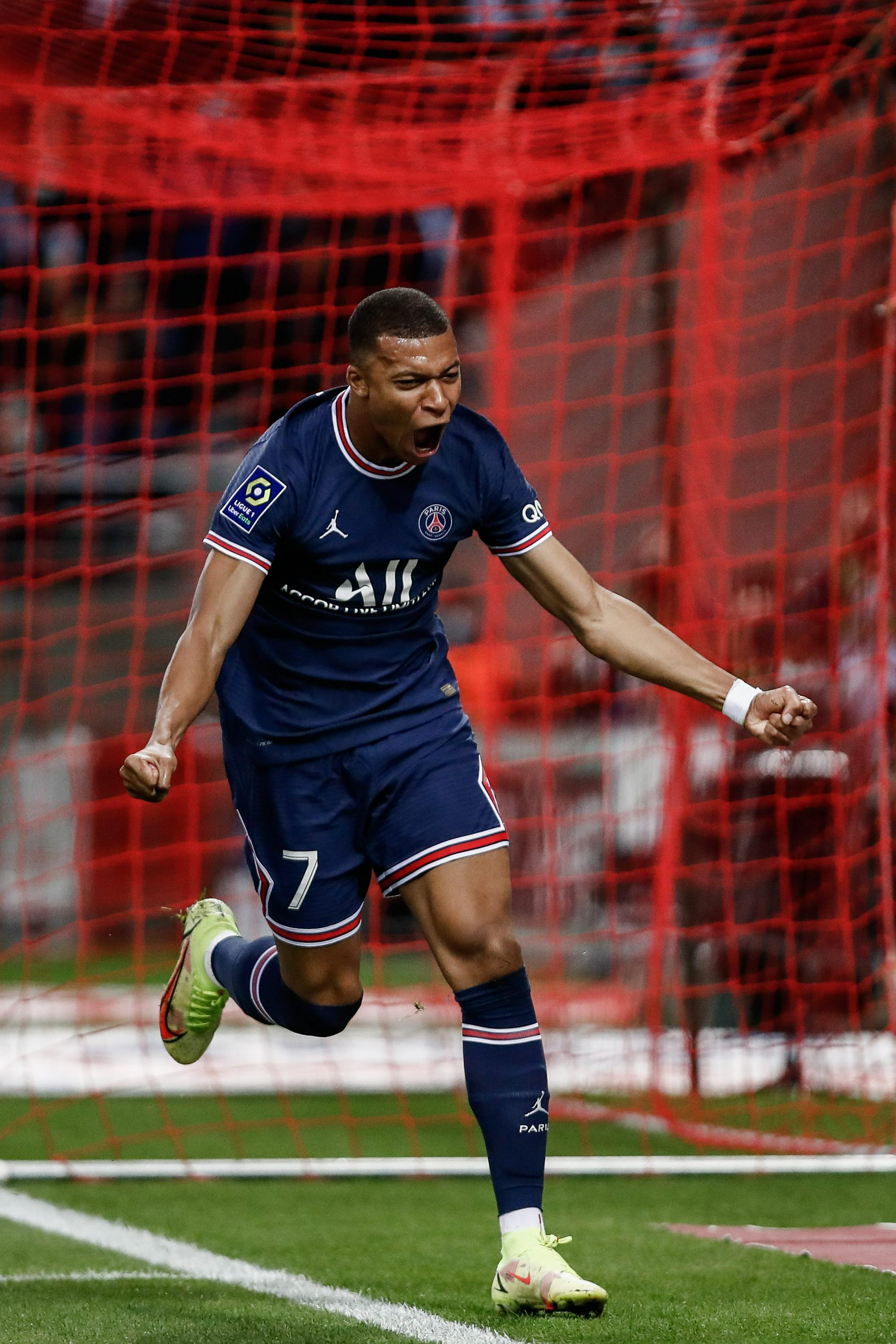 意天空：DV9内收肌疲劳目前已经返回意大利，他没有出现伤病（意天空：DV9因内收肌疲劳已返回意大利，确认无伤情）