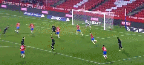 曼联将以1亿英镑的价格击败曼城，前锋签约已成定局，巴塞罗那的挖角行动也变得“认真”起来。（曼联拟砸1亿英镑压过曼城，前锋签约基本敲定，巴萨也认真投入争夺）