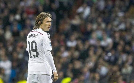 NBA：湖人险胜火箭 詹姆斯砍下38分（詹姆斯轰38分助湖人险胜火箭）