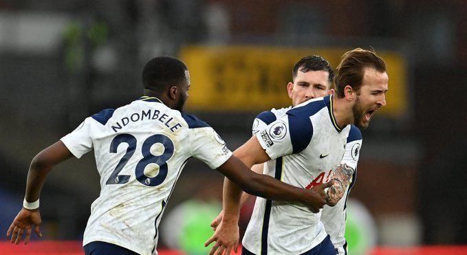 塞维利亚官方：谴责德比战球迷投掷物品行为，正配合警方调查（塞维利亚官宣：谴责德比战球迷投掷行为，正与警方配合调查）