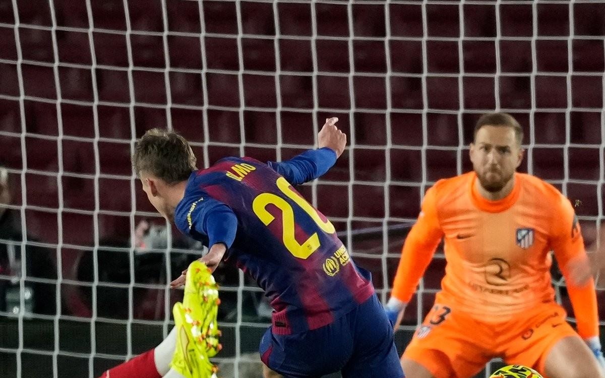 卡雷拉斯：我的位置是左边卫，但能适应教练在任何时候的要求（卡雷拉斯：主打左边卫，随时适应教练安排）