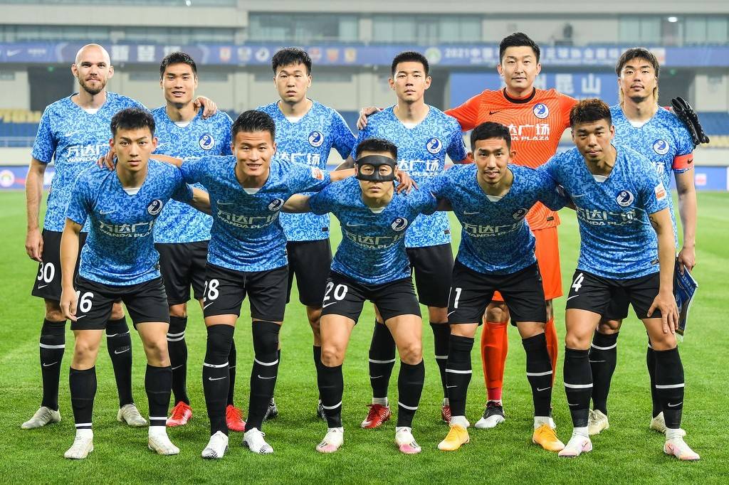 火箭队替补席全面低迷，4人合砍仅得13分，伊森缺阵引发连锁反应